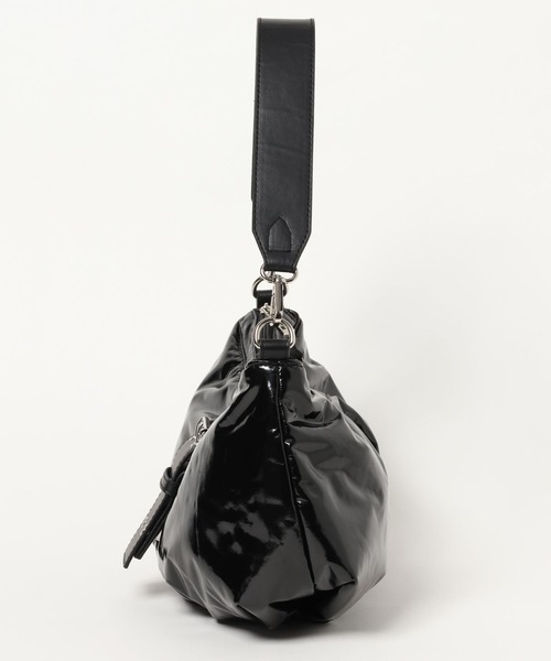 PAGEBOY(ページボーイ)の「パテッドエナメルショルダー(ショルダーバッグ・レディース・シルバー/ブラック・FREE)」の9枚目の写真