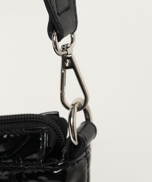 PAGEBOY(ページボーイ)の「パテッドエナメルショルダー(ショルダーバッグ・レディース・シルバー/ブラック・FREE)」の11枚目の写真