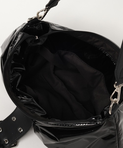 PAGEBOY(ページボーイ)の「パテッドエナメルショルダー(ショルダーバッグ・レディース・シルバー/ブラック・FREE)」の14枚目の写真