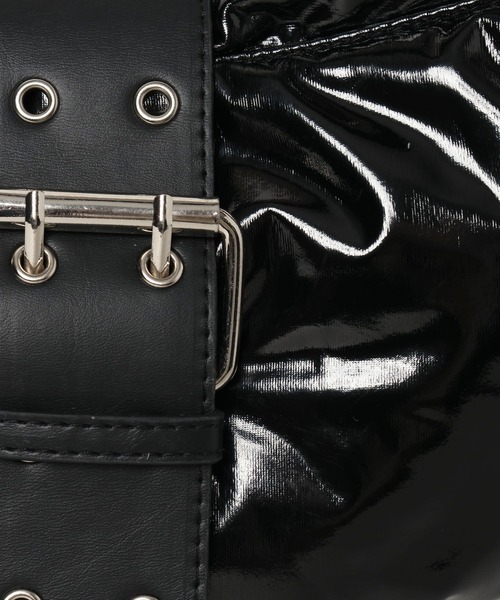 PAGEBOY(ページボーイ)の「パテッドエナメルショルダー(ショルダーバッグ・レディース・シルバー/ブラック・FREE)」の16枚目の写真