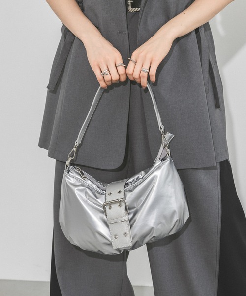 PAGEBOY(ページボーイ)の「パテッドエナメルショルダー(ショルダーバッグ・レディース・シルバー/ブラック・FREE)」の7枚目の写真