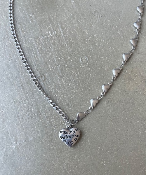 SHAGGIE（シャギー）の「ハートチャームアシンメトリーヴィンテージ風ネックレス（ネックレス・レディース・シルバー・FREE）」の5枚目の写真