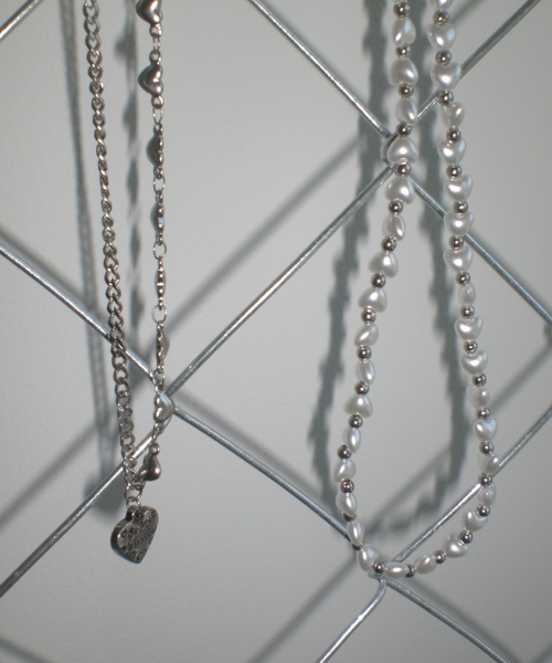 SHAGGIE（シャギー）の「ハートチャームアシンメトリーヴィンテージ風ネックレス（ネックレス・レディース・シルバー・FREE）」の8枚目の写真