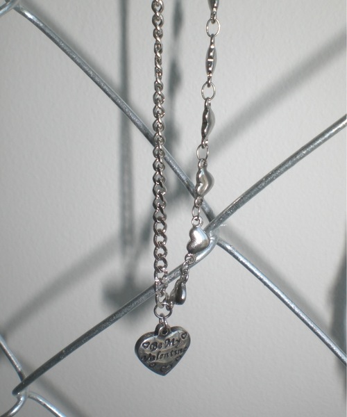 SHAGGIE（シャギー）の「ハートチャームアシンメトリーヴィンテージ風ネックレス（ネックレス・レディース・シルバー・FREE）」の10枚目の写真