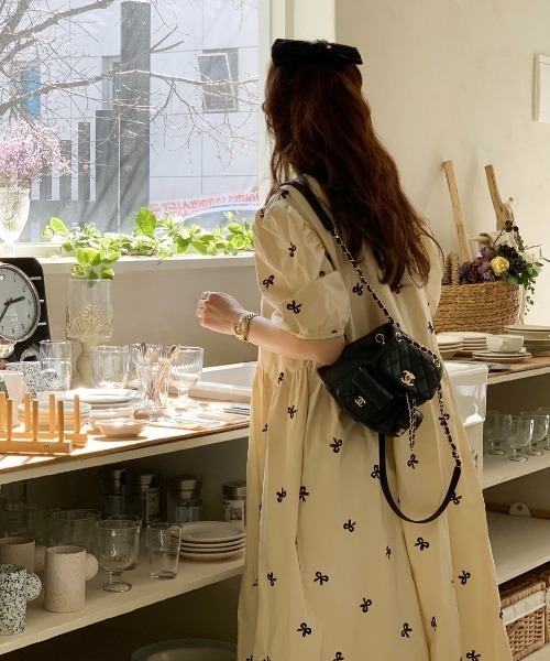 Gs(ジーエス)の「リボン刺繍パフスリーブワンピース(ワンピース・レディース・ホワイト/ベージュ・FREE)」の15枚目の写真