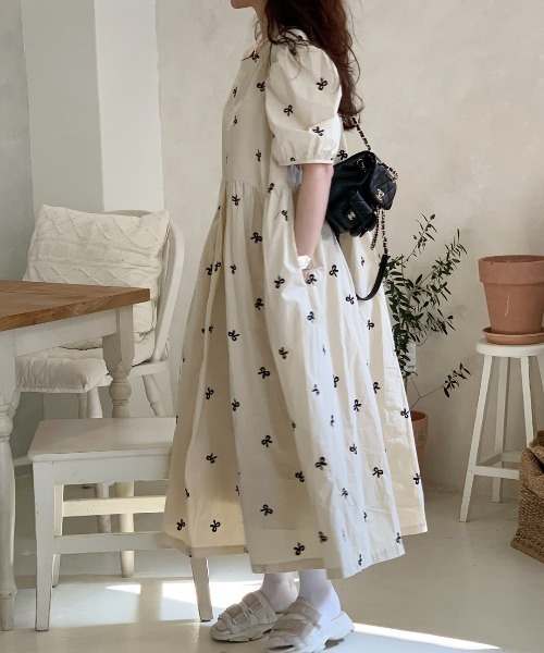 Gs（ジーエス）の「リボン刺繍パフスリーブワンピース（ワンピース
