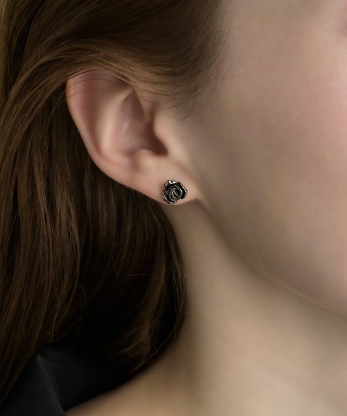 muku(ムク)の「PIERCE/MINI ROSE(ピアス(両耳用)・レディース・シルバー/ゴールド・FREE)」の1枚目の写真
