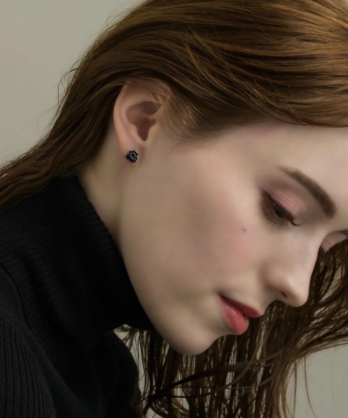 muku(ムク)の「PIERCE/MINI ROSE(ピアス(両耳用)・レディース・シルバー/ゴールド・FREE)」の4枚目の写真