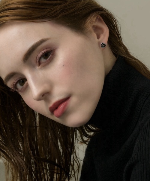 muku(ムク)の「PIERCE/MINI ROSE(ピアス(両耳用)・レディース・シルバー/ゴールド・FREE)」の8枚目の写真