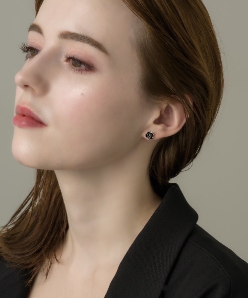 muku(ムク)の「PIERCE/MINI ROSE(ピアス(両耳用)・レディース・シルバー/ゴールド・FREE)」の6枚目の写真