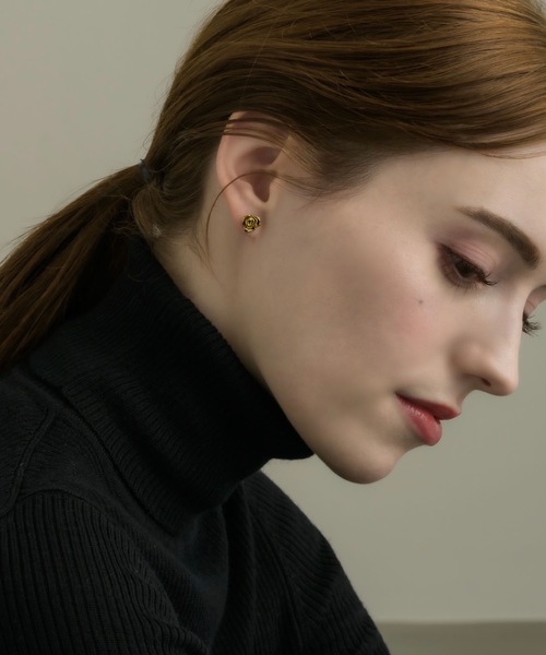 muku(ムク)の「PIERCE/MINI ROSE(ピアス(両耳用)・レディース・シルバー/ゴールド・FREE)」の7枚目の写真