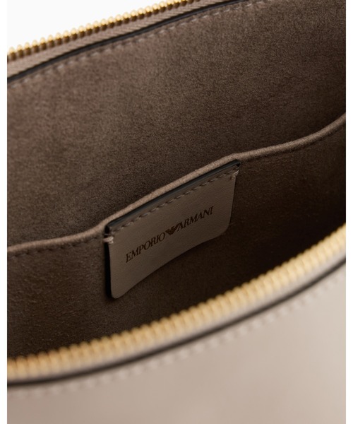 EMPORIO ARMANI（エンポリオアルマーニ）の「<オンライン限定>【エンポリオ アルマーニ】ハンドバッグ スムースレザー ミディアム（ハンドバッグ・レディース・ブラック/ブルーパープル/ベージュ・FREE）」の9枚目の写真