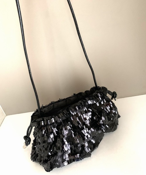 Casselini(キャセリーニ)の「フリルスパンコール巾着BAG(クラッチバッグ・レディース・ブラック/ブラウン・ONE SIZE)」の7枚目の写真