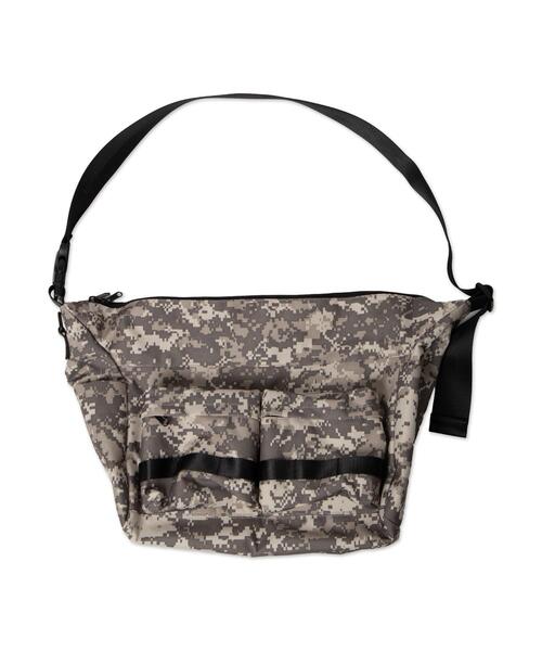 WEGO（ウィゴー）の「WEGO/立体ポケットBIGショルダー（ショルダーバッグ・レディース・その他1/ブラック/ブラック系その他・FREE）」の12枚目の写真