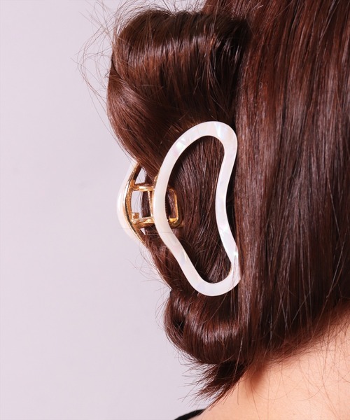 BAYBLO（ベイブロ）の「(SB)韓国風 ニュアンス カーブ バンス ヘアクリップ（バレッタ/ヘアクリップ・レディース・アイボリー/ホワイト系/ブラック/グレイッシュベージュ/ブラウン・ONE SIZE）」の3枚目の写真