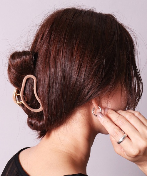 BAYBLO（ベイブロ）の「(SB)韓国風 ニュアンス カーブ バンス ヘアクリップ（バレッタ/ヘアクリップ・レディース・アイボリー/ホワイト系/ブラック/グレイッシュベージュ/ブラウン・ONE SIZE）」の5枚目の写真