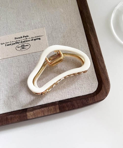 BAYBLO（ベイブロ）の「(SB)韓国風 ニュアンス カーブ バンス ヘアクリップ（バレッタ/ヘアクリップ・レディース・アイボリー/ホワイト系/ブラック/グレイッシュベージュ/ブラウン・ONE SIZE）」の2枚目の写真