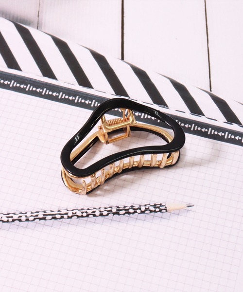 BAYBLO（ベイブロ）の「(SB)韓国風 ニュアンス カーブ バンス ヘアクリップ（バレッタ/ヘアクリップ・レディース・アイボリー/ホワイト系/ブラック/グレイッシュベージュ/ブラウン・ONE SIZE）」の4枚目の写真