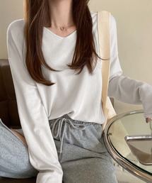 Vネックニット
