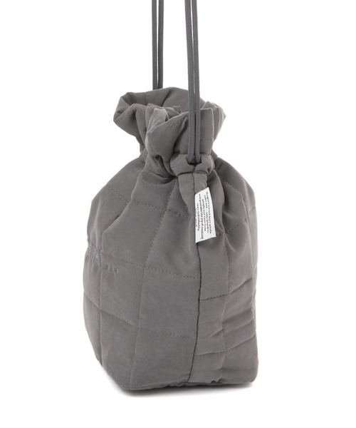 niko and...（ニコアンド）の「オリジナルニコロゴキルティング巾着バッグ（ハンドバッグ・レディース・ホワイト/チャコール・0）」の6枚目の写真