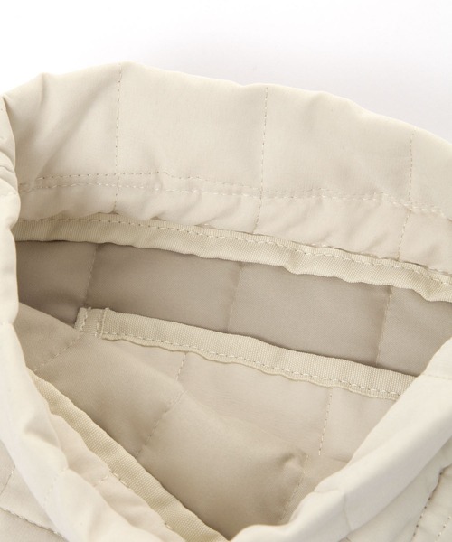 niko and...（ニコアンド）の「オリジナルニコロゴキルティング巾着バッグ（ハンドバッグ・レディース・ホワイト/チャコール・0）」の17枚目の写真