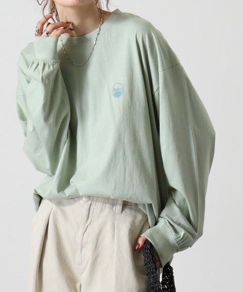 FUNALIVE（ファンアライブ）の「Cotton back print crew neck long sleeve T-shirt / バックプリントオーバーTシャツ unisex（Tシャツ/カットソー・メンズ・ブラック/ホワイト系1/ホワイト系2/オフホワイト/ブラック系2/ホワイト系3/ブラック系4/ブラック系1/ホワイト系4/ライトグリーン/ラベンダー/ネイビー/ミント/チャコール/ベージュ/ネイビー系1/グレー系1/ブラック系3/杢グレー/スカイブルー・M/L/XL）」の22枚目の写真