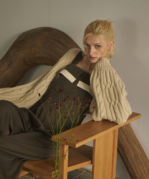 loin nuit(ロワンニュイ)の「cable knit ensemble / ケーブルニットアンサンブル(アンサンブル・レディース・スモークピンク/グレイッシュベージュ/グレー・FREE)」の17枚目の写真