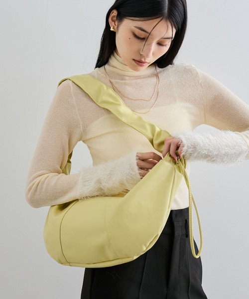 VIS(ビス)の「ソフトボディクシュクシュハンドルショルダーバッグ(ショルダーバッグ・レディース・キナリ/イエロー系その他2/ブラック・FREE)」の13枚目の写真