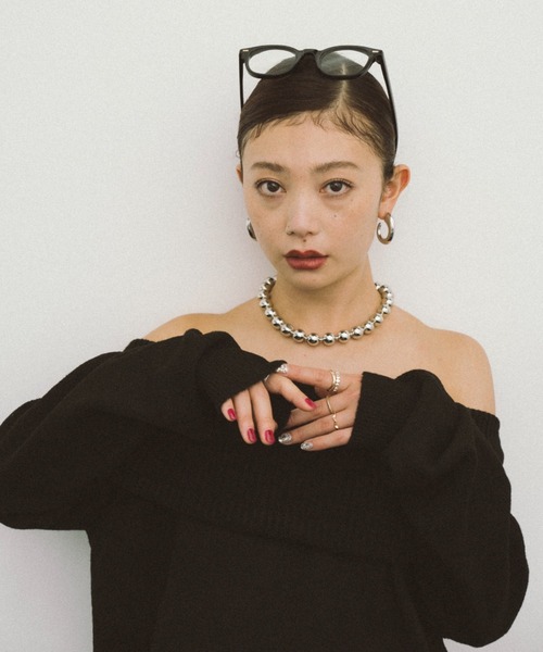 HANNE（アン）の「オフショルダーニット（ニット/セーター・レディース・ブラック/グレー/ベージュ・FREE）」の8枚目の写真