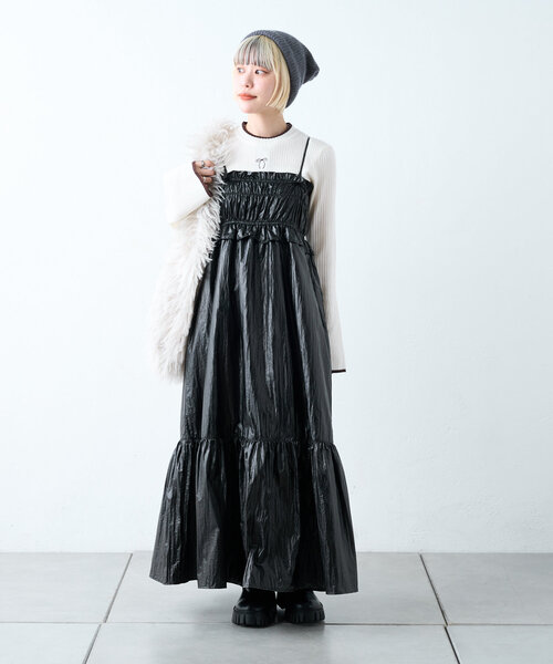 w closet（ダブルクローゼット）の「レザーライクシャーリングキャミワンピース（ワンピース・レディース・ブラック/ブラウン/シルバー・FREE）」の5枚目の写真
