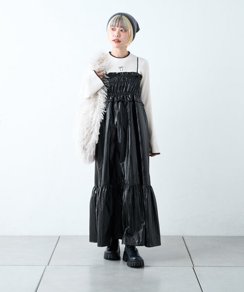 w closet（ダブルクローゼット）の「レザーライクシャーリングキャミワンピース（ワンピース・レディース・ブラック/ブラウン/シルバー・FREE）」の6枚目の写真