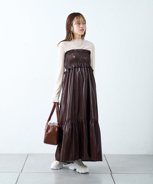 w closet（ダブルクローゼット）の「レザーライクシャーリングキャミワンピース（ワンピース・レディース・ブラック/ブラウン/シルバー・FREE）」の14枚目の写真