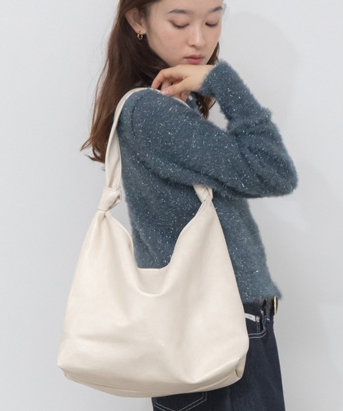 HEILIS(ヘイリス)の「【A4サイズ対応】ノットハンドルショルダーバッグ / 大容量 トートバッグ ハンドバッグ ペットボトル収納 ポーチ付き オフィスカジュアル 通勤 通学(ショルダーバッグ・レディース・ブラック/ブラウン/アイボリー・FREE)」の7枚目の写真