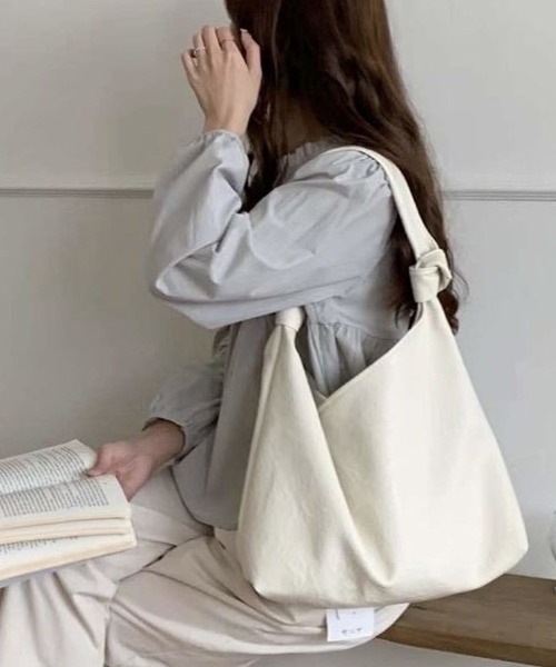HEILIS(ヘイリス)の「【A4サイズ対応】ノットハンドルショルダーバッグ / 大容量 トートバッグ ハンドバッグ ペットボトル収納 ポーチ付き オフィスカジュアル 通勤 通学(ショルダーバッグ・レディース・ブラック/ブラウン/アイボリー・FREE)」の17枚目の写真