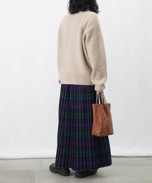 LUCA/LADY LUCK LUCA（ルカ/レディラックルカ）の「LC/LLL もちもちロゴニットプルオーバー / クルーネックロゴニット（ニット/セーター・レディース・ブラック/グレー/ベージュ・FREE）」の21枚目の写真