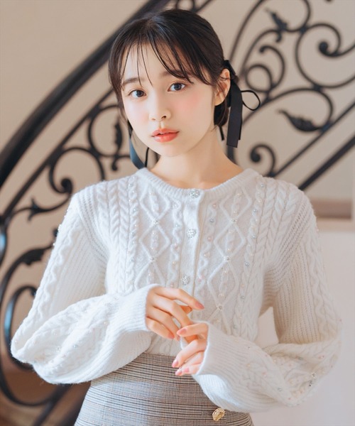 WILLSELECTION（ウィルセレクション）の「パール付きケーブルカーディガン（カーディガン/ボレロ・レディース・サックスブルー/ブラック/オフホワイト/ピンク・FREE）」の2枚目の写真