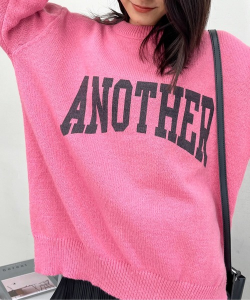 &soiree(アンドソワレ)の「【&soiree】カレッジロゴモヘアライクニットセーター(CP)(ニット/セーター・レディース・ベージュ/グレー/ピンク/グリーン・FREE)」の4枚目の写真