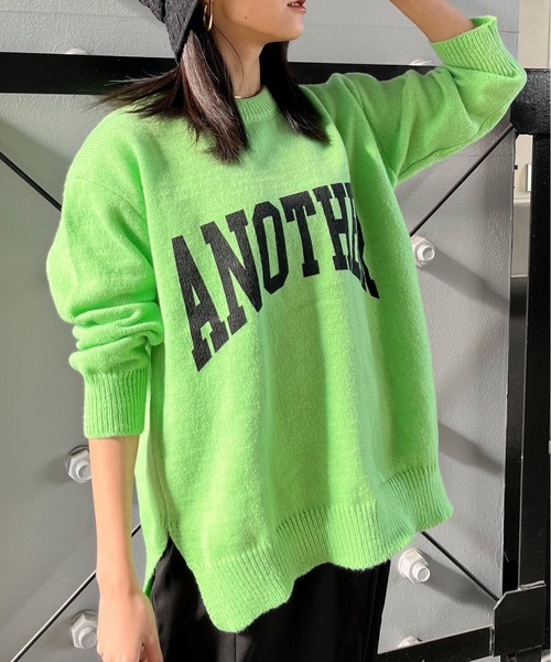 &soiree(アンドソワレ)の「【&soiree】カレッジロゴモヘアライクニットセーター(CP)(ニット/セーター・レディース・ベージュ/グレー/ピンク/グリーン・FREE)」の3枚目の写真