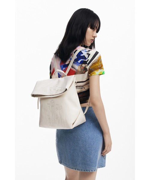 Desigual（デシグアル）の「クローム加工 レザー風サック型バックパック ホワイト（バックパック/リュック・レディース・ホワイト・FREE）」の9枚目の写真