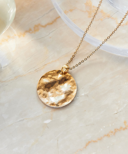 Phoebe（フィービィー）の「トラディショナルコインチャームネックレス　ゴールド/全長:51cm+5cm（ネックレス・レディース・イエローゴールド・FREE）」の2枚目の写真