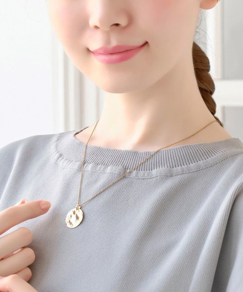 Phoebe（フィービィー）の「トラディショナルコインチャームネックレス　ゴールド/全長:51cm+5cm（ネックレス・レディース・イエローゴールド・FREE）」の5枚目の写真