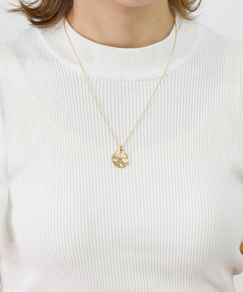 Phoebe（フィービィー）の「トラディショナルコインチャームネックレス　ゴールド/全長:51cm+5cm（ネックレス・レディース・イエローゴールド・FREE）」の6枚目の写真