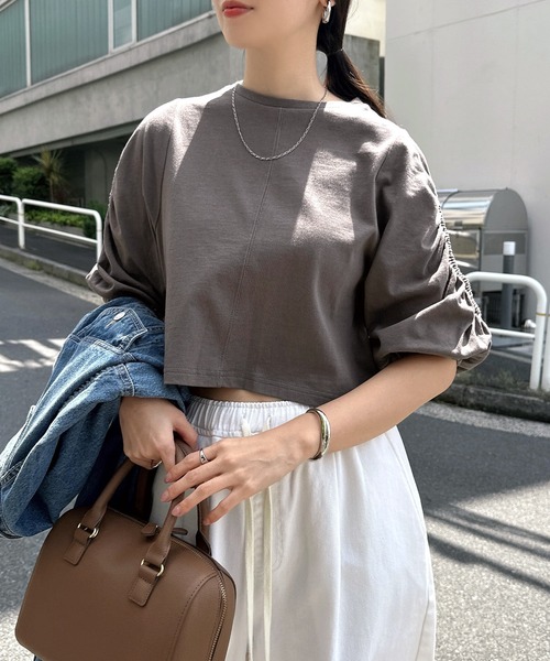 Freesia by andme(フリージアバイアンドミー)の「袖スリットオープンショートトップス(Tシャツ/カットソー・レディース・オフホワイト/グレー系その他/ブラック・FREE)」の9枚目の写真