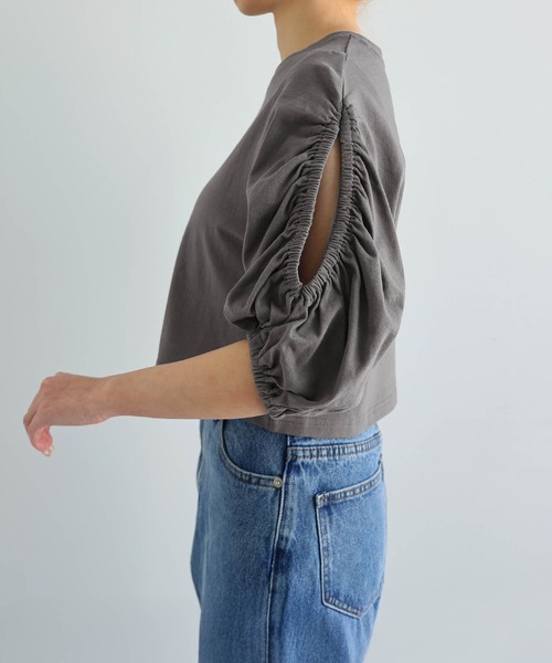 Freesia by andme(フリージアバイアンドミー)の「袖スリットオープンショートトップス(Tシャツ/カットソー・レディース・オフホワイト/グレー系その他/ブラック・FREE)」の17枚目の写真