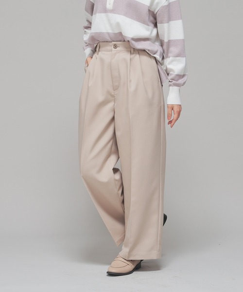 ベージュスラックス・アイボリースラックス・ワインポロシャツ Auntie Rosa Holiday（アンティローザホリデー）の「ツータックワイド