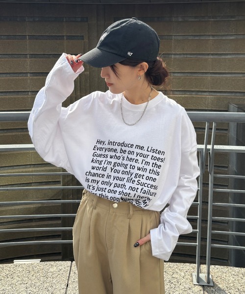 ISOOK(アイスー)の「【ISOOK / アイスー】オーバーサイズプリントロンT / 長袖 クルーネック ラウンドネック Tシャツ レタリング ルーズ丈 ビッグシルエット ユニセックス 英字ロゴ 白 黒 ホワイト ブラック グレー ZOZOTOWN限定(Tシャツ/カットソー・レディース・ホワイト/ブラック/グレー・FREE)」の4枚目の写真