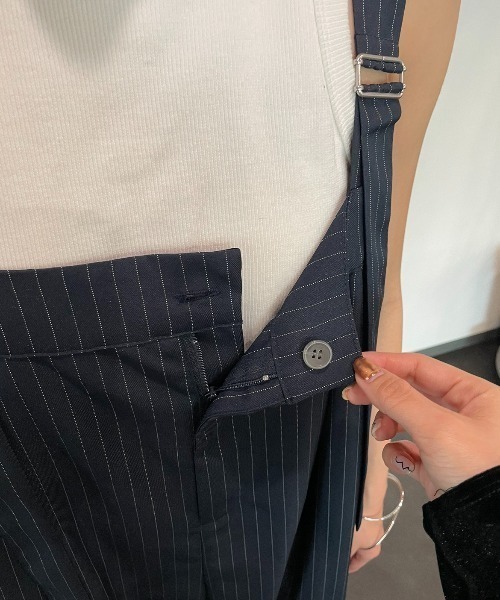 AIC.（エーアイシー）の「ストライプスラックスオールインワン（つなぎ/オールインワン・レディース・チャコールグレー/ネイビー・FREE）」の4枚目の写真