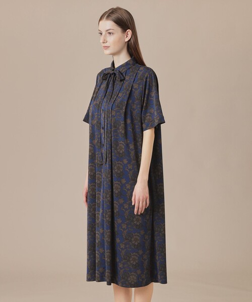 MACKINTOSH LONDON(マッキントッシュ ロンドン)の「【婦人画報掲載】【BIBURY FLOWER】トーナルバイブリーフラワージャージーワンピース(ワンピース・レディース・ネイビー/チャコールグレー・38/40)」の8枚目の写真