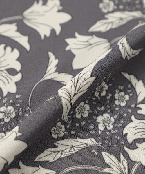 MACKINTOSH LONDON(マッキントッシュ ロンドン)の「【婦人画報掲載】【BIBURY FLOWER】トーナルバイブリーフラワージャージーワンピース(ワンピース・レディース・ネイビー/チャコールグレー・38/40)」の13枚目の写真