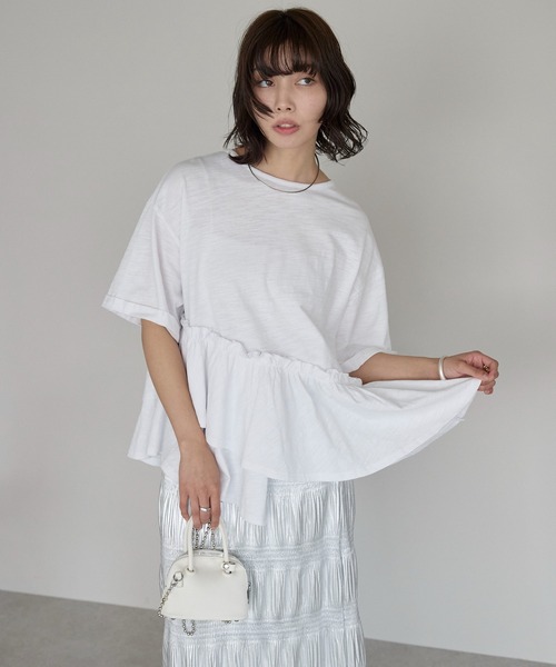 SOTT(ソット)の「Frill hem T-shirt フリルヘムTシャツ(Tシャツ/カットソー・レディース・ブラック/オフホワイト・FREE)」の4枚目の写真
